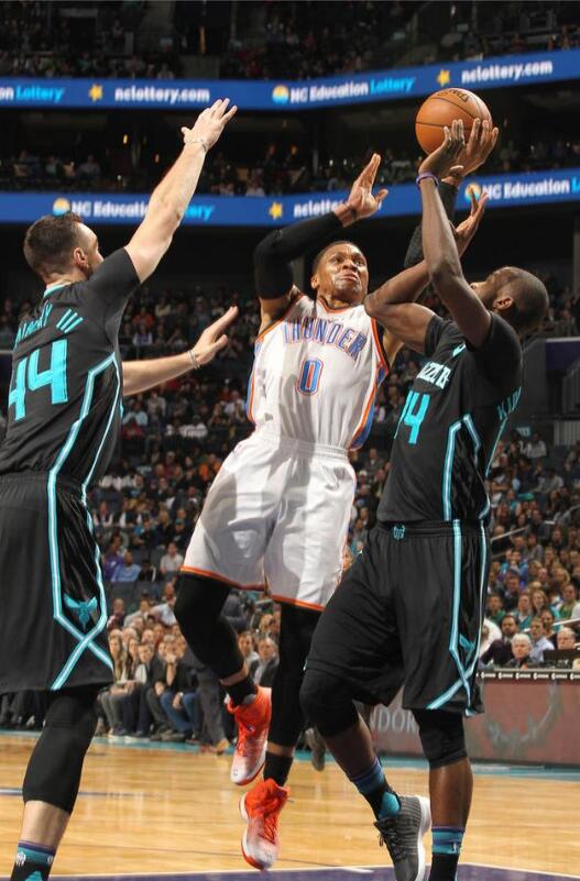 着巨大的挑 着巨大的挑